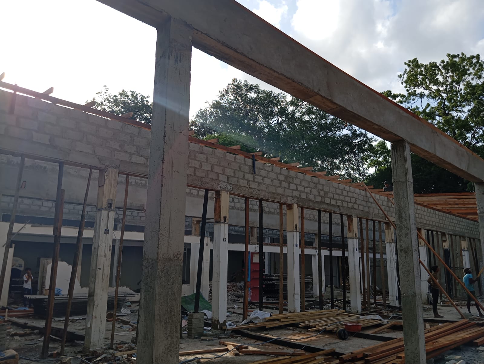 Nipuna Stores Trade Center - Structural Frame Progress